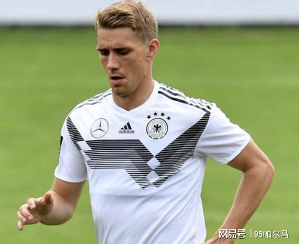 德甲第一替补，23岁加盟拜仁，28岁踢奥运单场5球，30岁进国家队